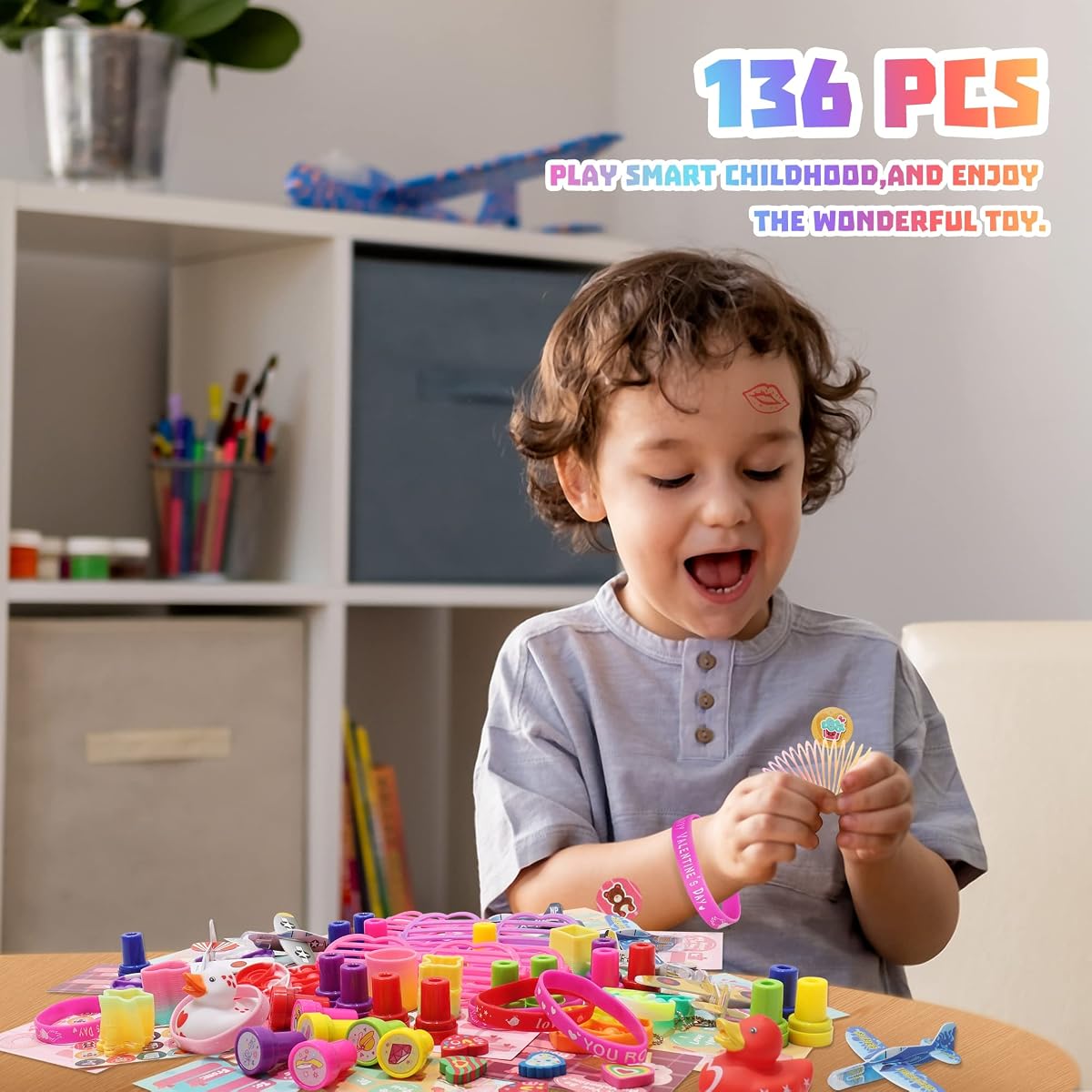 Lulu Home 136 PCS Valentine's Day Party Favors for Kids, Heart Shaped Glasses, Rubber Ducks, Erasers, Slinky, Bracelets, Stampers and more Novelty Toys Assortment for Classroom Prizes Gift Exchange - imagem de detalhe 2