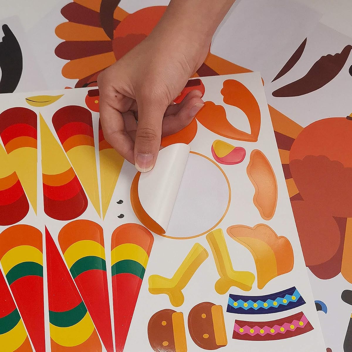 Lulu Home Thanks-Giving Game, 20 Sheets Make-A-Turkey Stickers, Kids DIY Turkey Sticker Craft for Fall Party, Family Gethering and Class Game - imagem de detalhe 4
