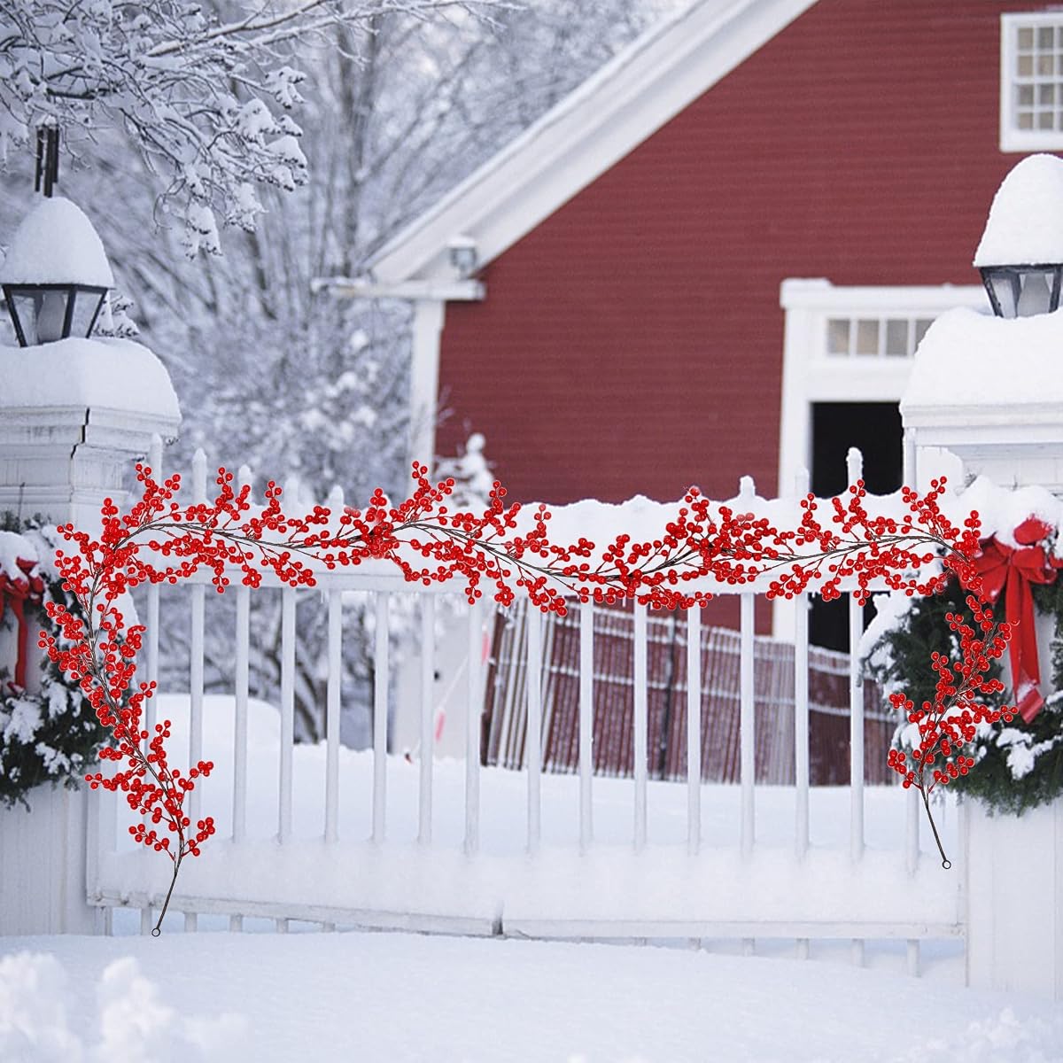 Lulu Home 2 Packs Red Berry Garland, 8.9FT Flexible Artificial Christmas Holly Berry Vine, Winter Berry Garland for Mantle Xmas Tree Window Door Hanging Indoor Outdoor Holiday Decoration - imagen de detalle 2