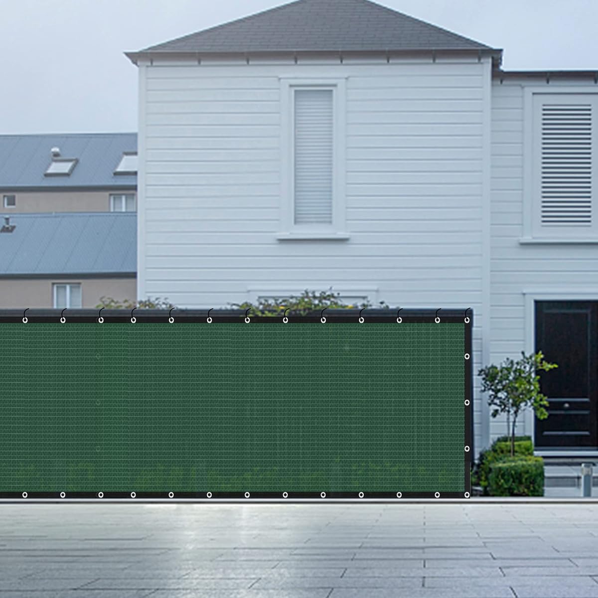 Lulu Home Privacy Fence Screen, 50FT x 6FT HDPE Privacy Mesh Fence in Dark Green with Aluminum Grommets 85% Blockage for Patio, Balcony, Chain Link Fence Outdoor - 细节图 5
