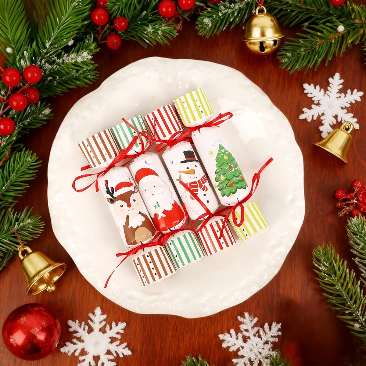 Lulu Home 12 Pack No-Snap Christmas Crackers Set, Party Favors with Hats, Jokes & Small Gifts for Xmas Holiday Dinner Table Decorations and Supplies, Each 6.5" H x 1.4" Dia - imagen de detalle 6