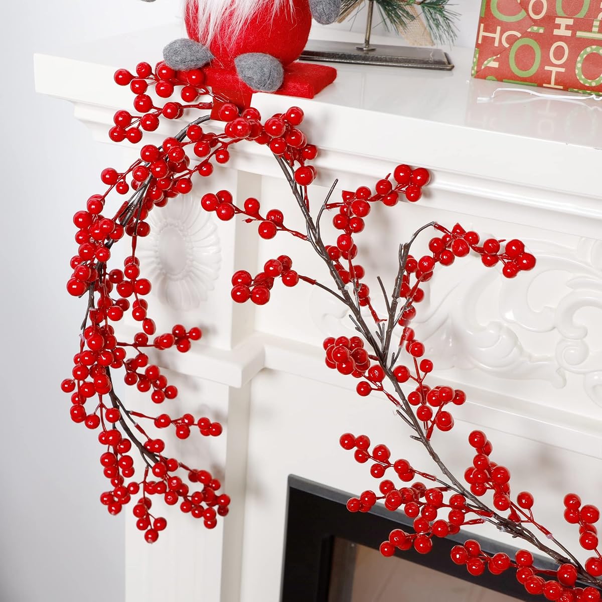 Lulu Home 2 Packs Red Berry Garland, 8.9FT Flexible Artificial Christmas Holly Berry Vine, Winter Berry Garland for Mantle Xmas Tree Window Door Hanging Indoor Outdoor Holiday Decoration - imagen de detalle 3