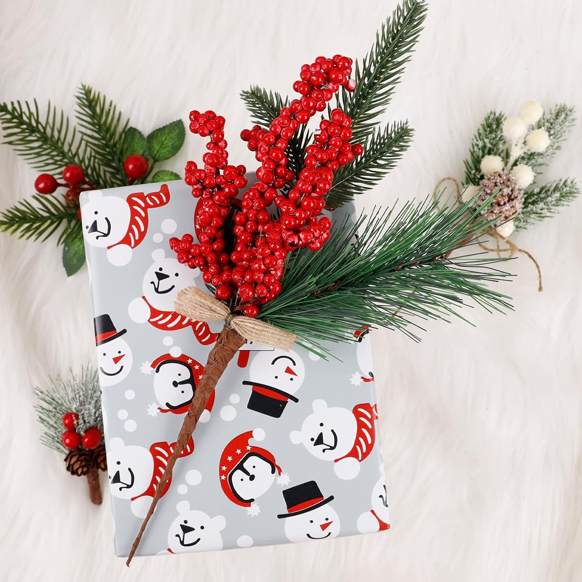 Lulu Home 16 Pieces Christmas Picks, Artificial Pine Branches with Pine Cones and Red Berries, Winter Holly Berries Stem Picks for Xmas Gift DIY Crafts Christmas Tree Wreath Garland Decorations - imagen de detalle 3