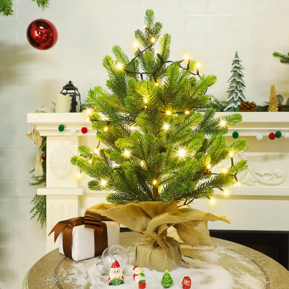 Lulu Home 2 FT Pre-lit Artificial Mini Christmas Tree, 24 Inch Tabletop Battery Operated Norfolk Pine Tree with 50 LED Lights and Burlap Wrap Base for Christmas, Spring Decor (1) - imagem de detalhe 5