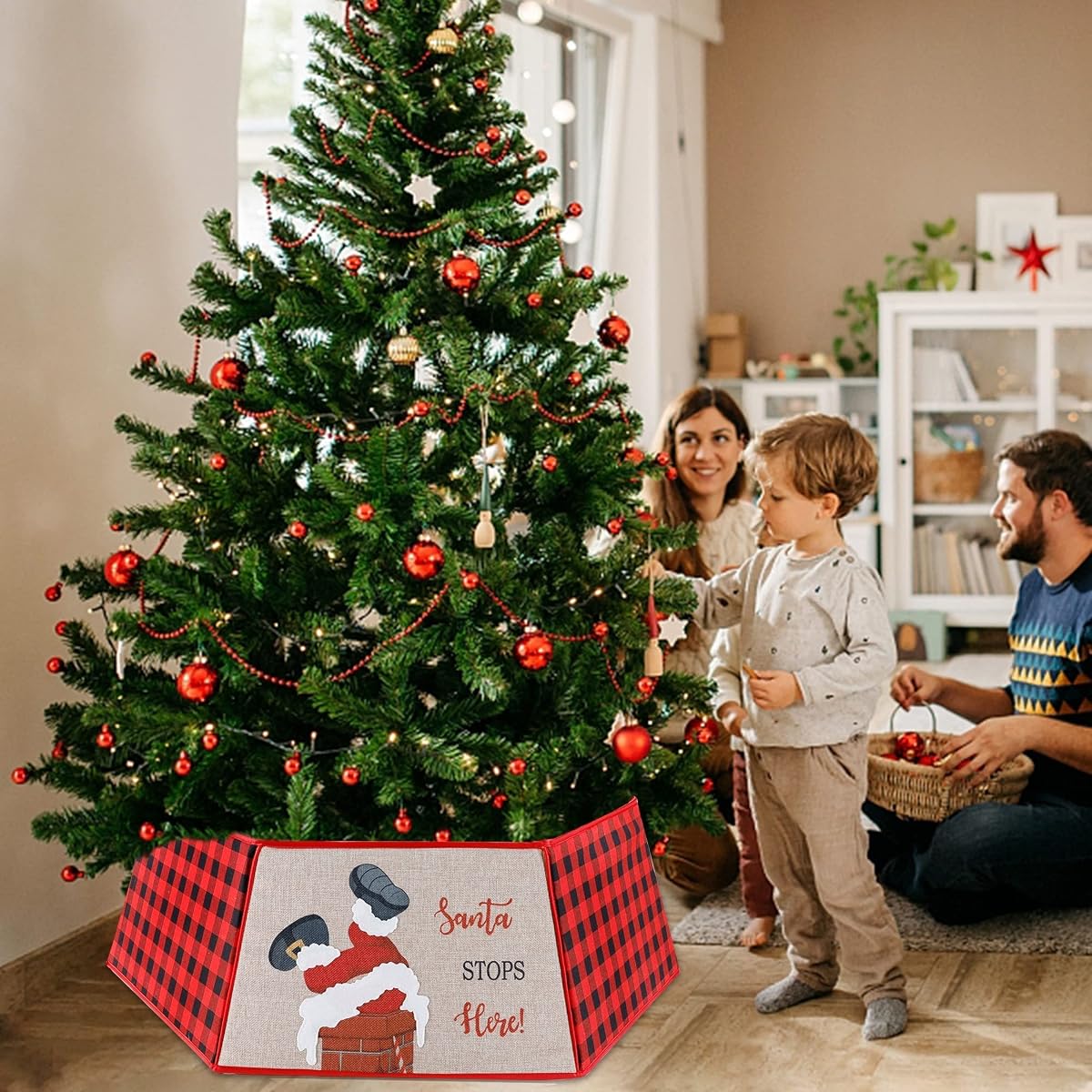 Lulu Home Christmas Tree Collar, 25 Inch - 33 Inch Foldable Hexagon Buffalo Plaid Christmas Tree Fabric Base Collar with Santa Goes Down the Chimney, Xmas Tree Bottom Stand Cover Under Tree Decoration - imagen de detalle 4
