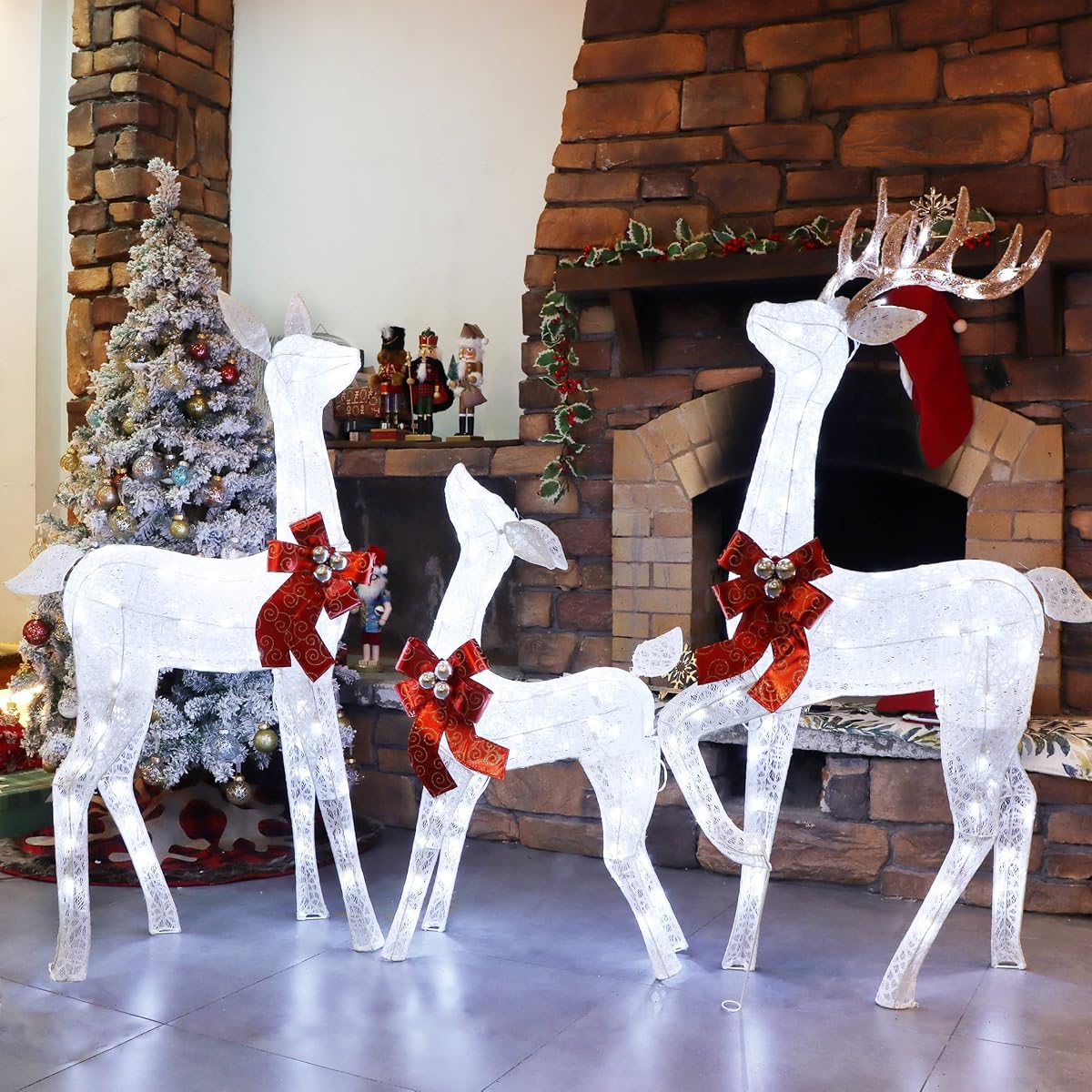 Lulu Home Christmas Yard Decoration, 3-Piece Large Pre-lit White Reindeer with 265 LEDs White Lights, 60" H 3D Light Up Glittered Standing Reindeer Family for Lighted Holiday Display Indoor Outdoor - imagen de detalle 2