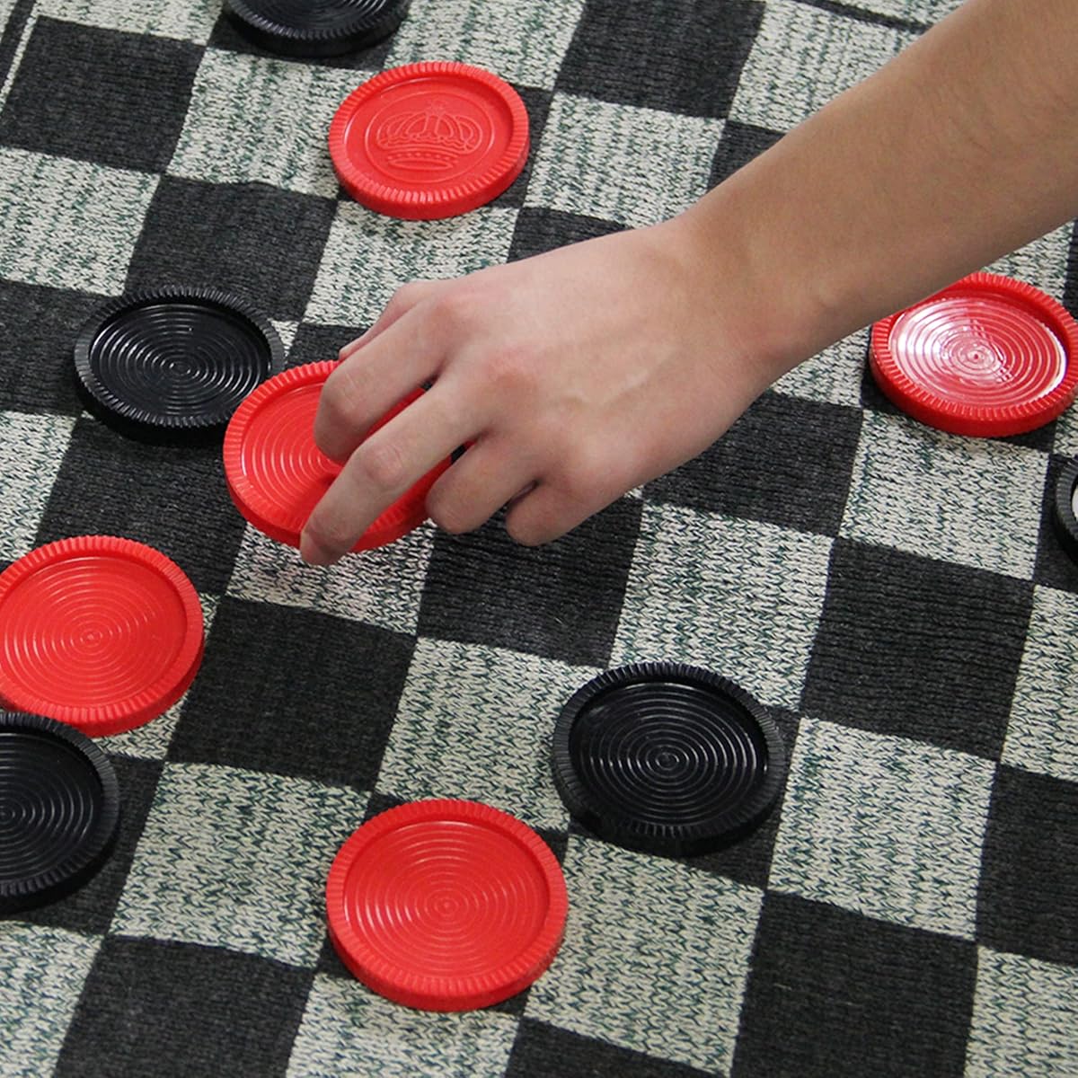 Lulu Home Jumbo Checkers, Giant 3-in-1 Checkers Game Rug Board Game Set, 2 Players - imagen de detalle 2