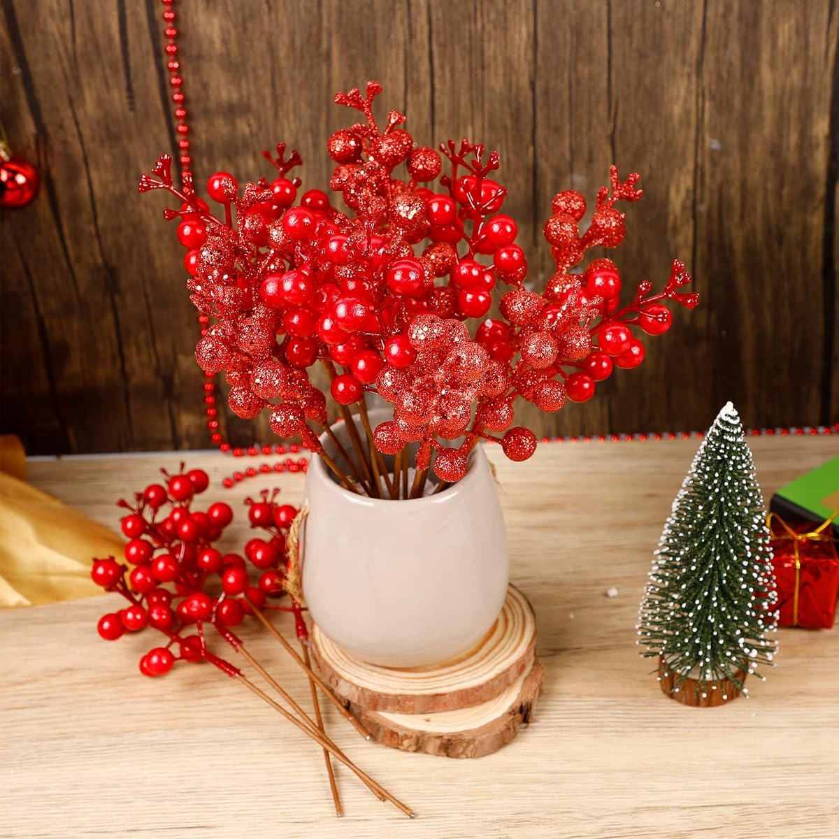 Lulu Home 24 Pieces Christmas Artificial Red Berry Branches, 8.5" L Holly Berries Stem Picks for Xmas Gift DIY Crafts Christmas Tree Wreath Garland Decorations, 12 Glittered + 12 Natural Looked - imagem de detalhe 3