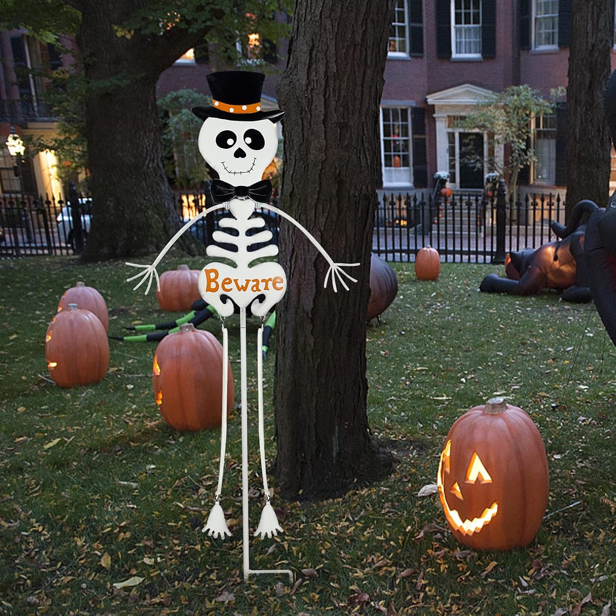 Lulu Home Halloween Yard Stake, 34.6" Metal Well Dressed Standing Skeletons, Outdoor Garden Lawn Driveway Yard Sign for Day of the Dead Halloween Decorations - imagen de detalle 3