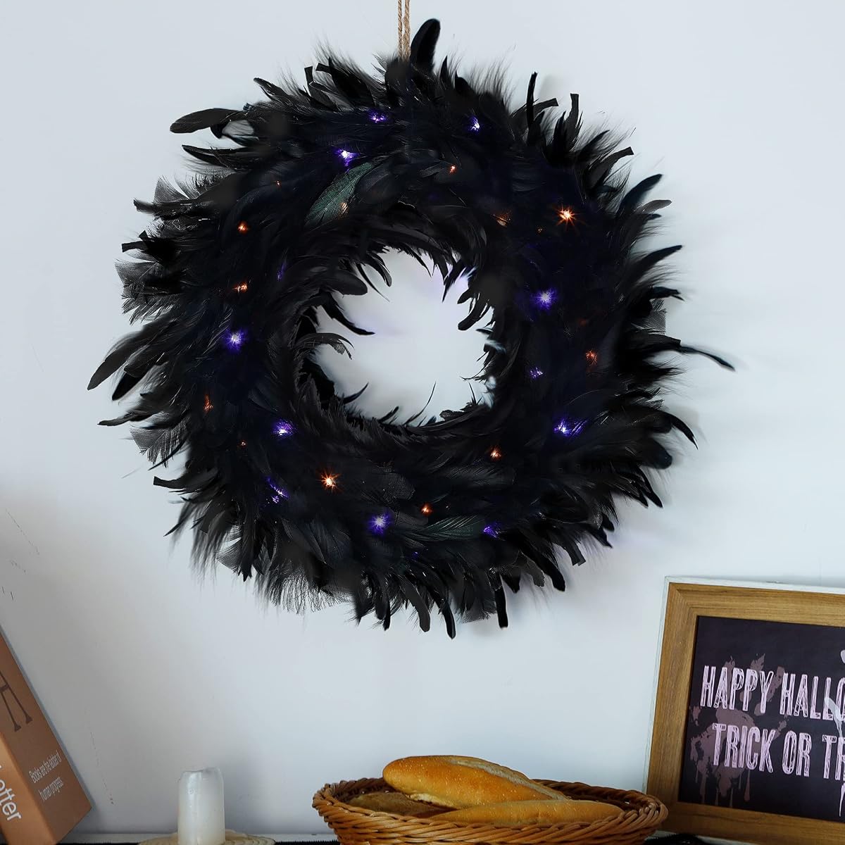 Lulu Home Halloween Black Wreath, Black Feathered Wreath with 40 LEDs Orange and Purple Lights, 8 Modes Battery Operated Gothic Creepy Wreath for Front Door Wall Fireplace Halloween Decoration - imagen de detalle 6