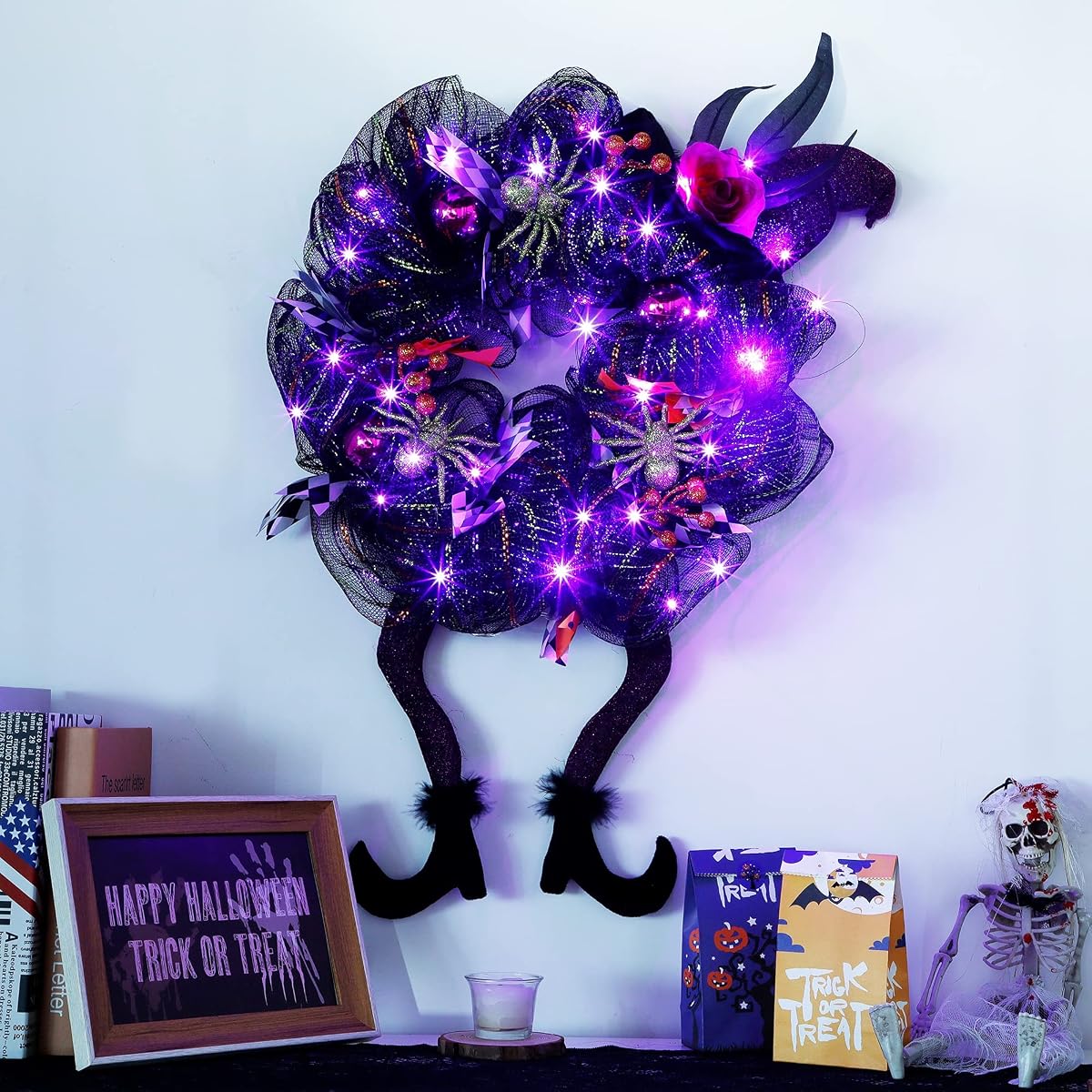 Lulu Home Halloween Front Door Wreath, Purple LED Lighted Witch Hat Wreath, Battery Operated, NOT PRELIT - imagem de detalhe 2