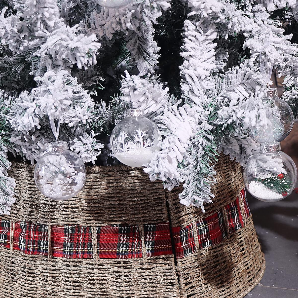 Lulu Home 20ct 3.15" Clear Christmas Ball Ornaments, Pre-Strung Transparent Balls with Unique Decorations Inside, Shatterproof Plastic Balls for Xmas Party Wreath Garlands Trees, White - imagen de detalle 5