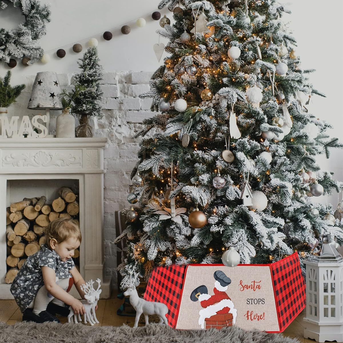 Lulu Home Christmas Tree Collar, 25 Inch - 33 Inch Foldable Hexagon Buffalo Plaid Christmas Tree Fabric Base Collar with Santa Goes Down the Chimney, Xmas Tree Bottom Stand Cover Under Tree Decoration - imagen de detalle 5