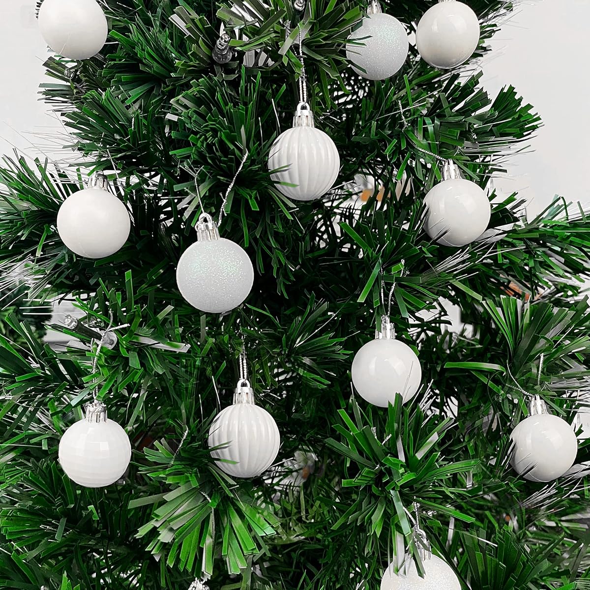 Lulu Home Christmas Ball Ornaments, 34 Ct 1.57" Pre-Strung Hanging Ornament Decorations, Xmas Shatterproof Plastic Balls for Holiday Party Wreath Garlands Trees, White - imagem de detalhe 6