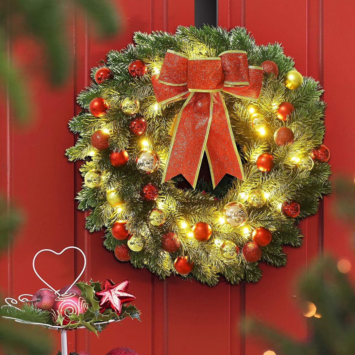 Lulu Home 16 Inch Pre-lit Christmas Wreath with Hook, Battery Operated Christmas Wreath Decorative Christmas Balls Hanging Ornament, Artificial Door Wreath 40 Clear LED Lights - imagem de detalhe 4