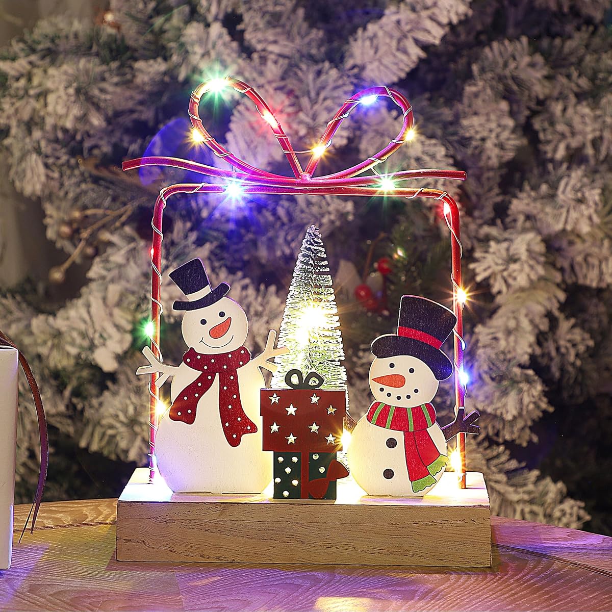 Lulu Home Christmas Tabletop Decoration, Wooden Pre-lit Xmas Snowmen Gift Boxes Ornament with Metal Frame, Battery Operated LED Light Up Holiday Sign for Indoor Mantel Shelf Decor - imagem de detalhe 3