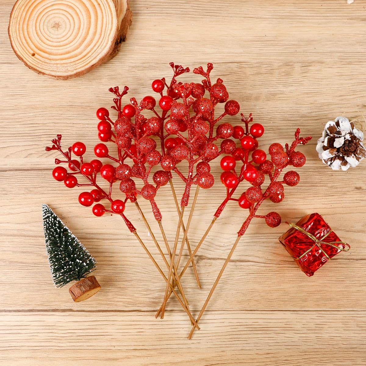 Lulu Home 24 Pieces Christmas Artificial Red Berry Branches, 8.5" L Holly Berries Stem Picks for Xmas Gift DIY Crafts Christmas Tree Wreath Garland Decorations, 12 Glittered + 12 Natural Looked - imagem de detalhe 6