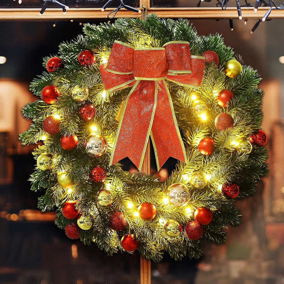 Lulu Home 16 Inch Pre-lit Christmas Wreath with Hook, Battery Operated Christmas Wreath Decorative Christmas Balls Hanging Ornament, Artificial Door Wreath 40 Clear LED Lights - imagem de detalhe 2